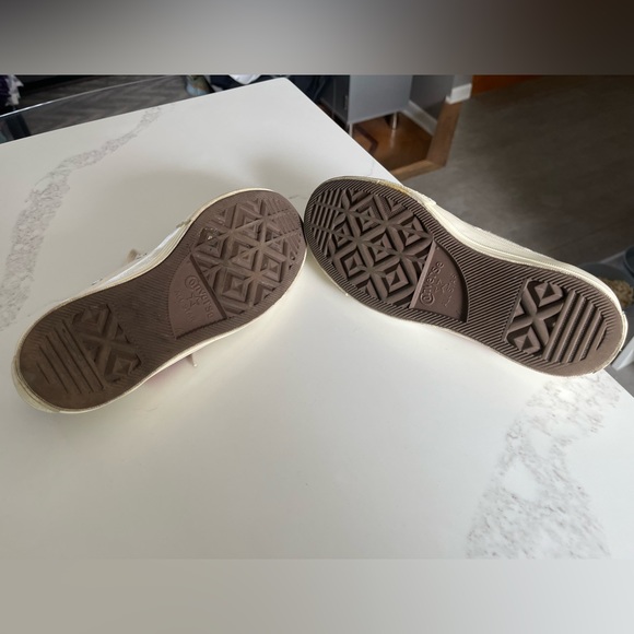 🎉🎉 host pick!!Converse x comme des garçons play by chuck Taylor. - Picture 9 of 14